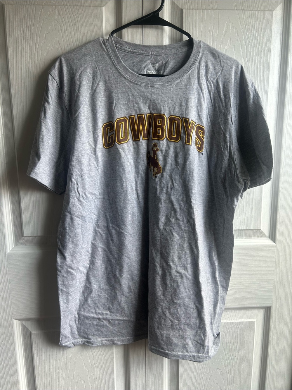 Wyoming Cowboys Fanatics Gray T-Shirt | Size‎ Large | NCAA College Football Tee